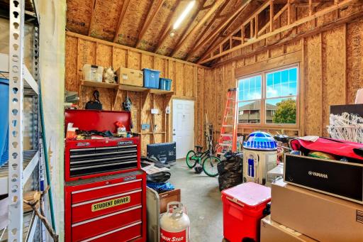 4th stall tandem for extra storage or workshop!