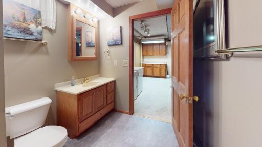 689-E-Lake-Blvd-Winona-MN-Bathroom.jpg