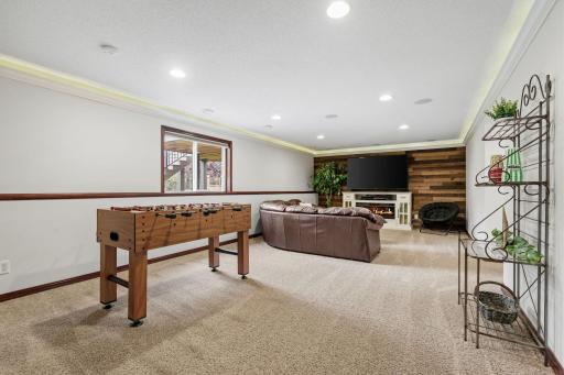 Finished LL offers tons of natural light, addtâl Family Room, gaming space, Bonus Room that could function as a 4th BR