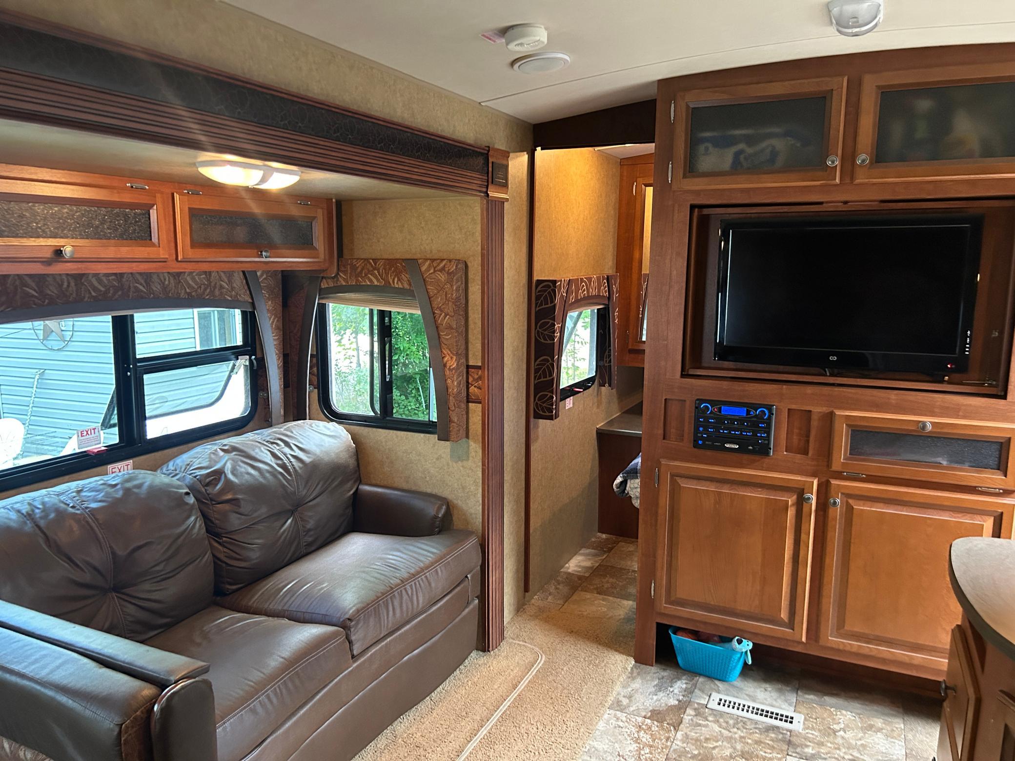Cozy living room - the TV rotates between living room and bedroom!