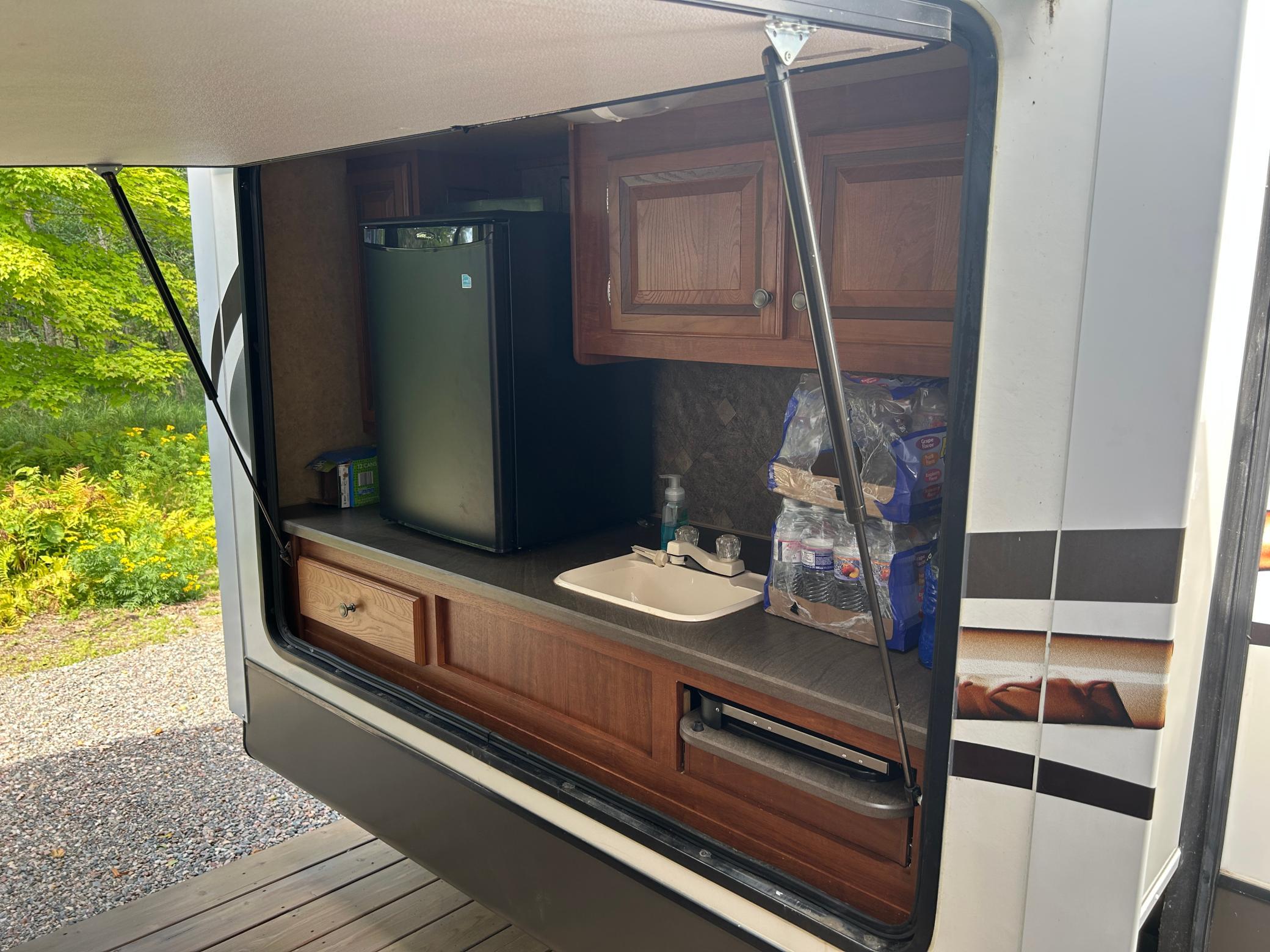 Outdoor kitchen view