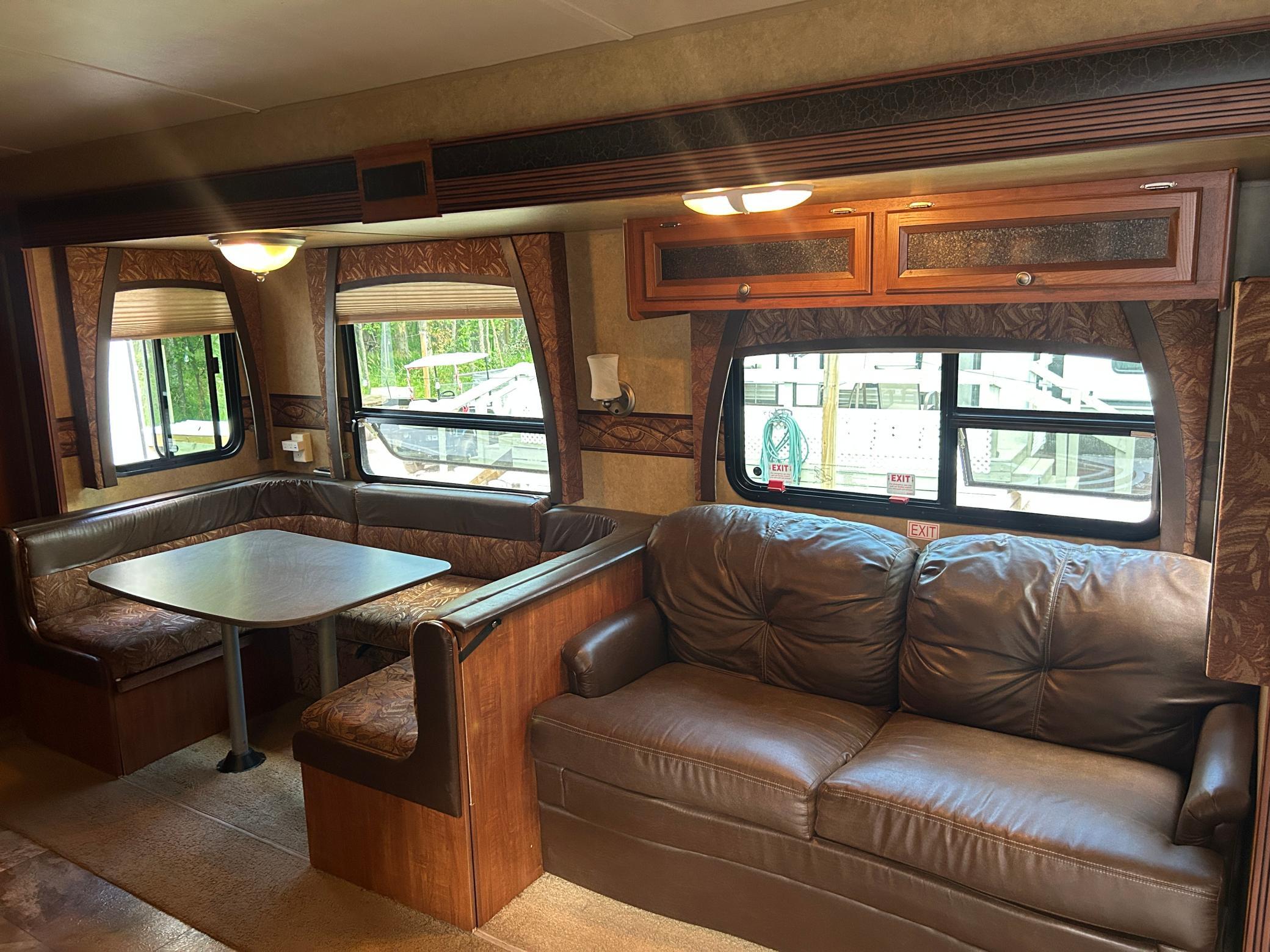 Living/dining room space...