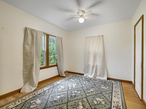 8 - Bedroom.jpg