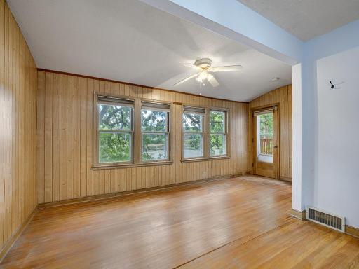 7 - Bedroom.jpg