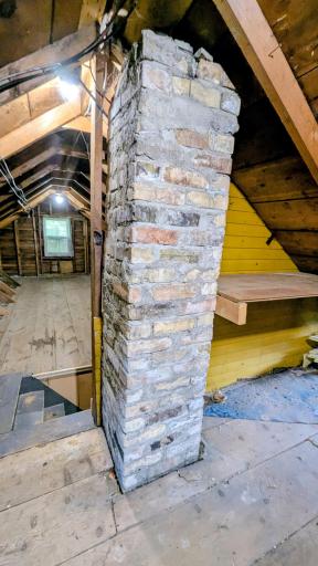 Attic photo 3.jpg
