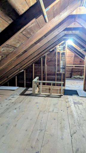 Attic photo 4.jpg