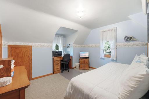 217 2nd Avenue NE, New London, MN 56273