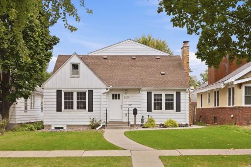 2129 Hartford Avenue, Saint Paul, MN 55116