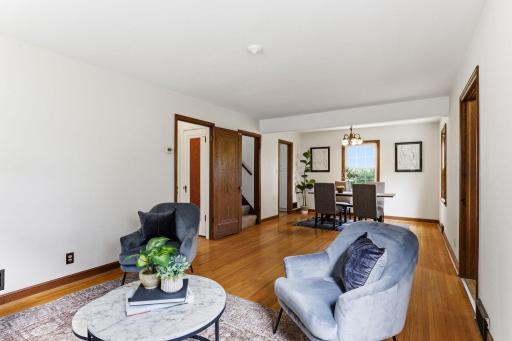 1873 Hawthorne Avenue E, Saint Paul, MN 55119