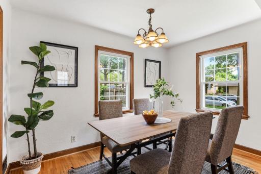 1873 Hawthorne Avenue E, Saint Paul, MN 55119