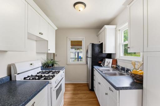 1873 Hawthorne Avenue E, Saint Paul, MN 55119