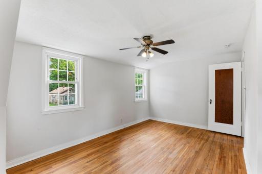 1873 Hawthorne Avenue E, Saint Paul, MN 55119