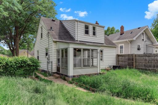 1873 Hawthorne Avenue E, Saint Paul, MN 55119