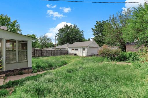 1873 Hawthorne Avenue E, Saint Paul, MN 55119