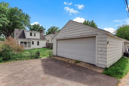 1873 Hawthorne Avenue E, Saint Paul, MN 55119
