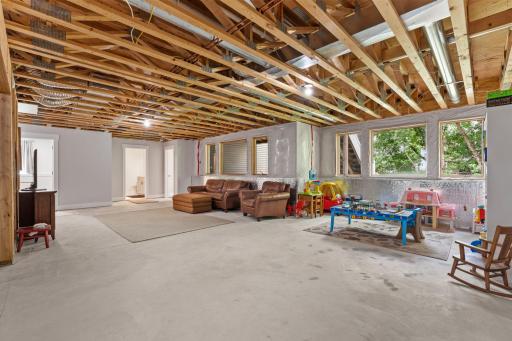 Loads of full daylight windows offer more light & bright spaces