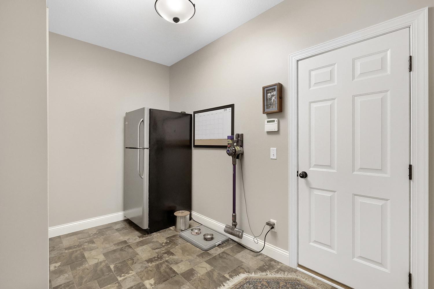 2147 Spring Lake Ct, Shakopee, MN 55379-16.jpg