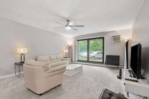 15-web-or-mls-2009 E 122nd St-15.jpg
