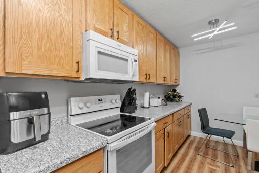 12-web-or-mls-2009 E 122nd St-12.jpg