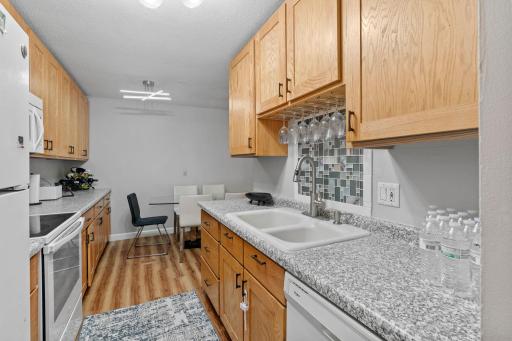 11-web-or-mls-2009 E 122nd St-11.jpg