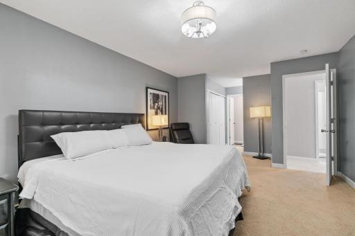 20-web-or-mls-2009 E 122nd St-20.jpg