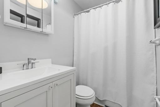 26-web-or-mls-2009 E 122nd St-26.jpg