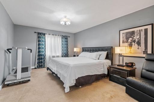 19-web-or-mls-2009 E 122nd St-19.jpg