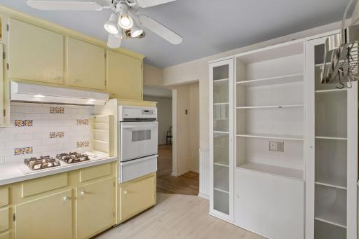You can see the relationship between the kitchen, hall and living room in this photo. The wall oven door lock is stuck so needs to be serviced.