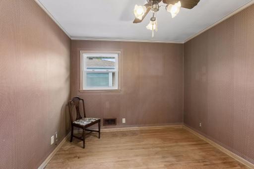 Middle sized bedroom. Yikes more wall paper to strip. Once you get the hang of it, it goes fast.