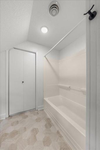 Final view of Full Bathroom