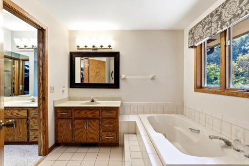 Soaker tub