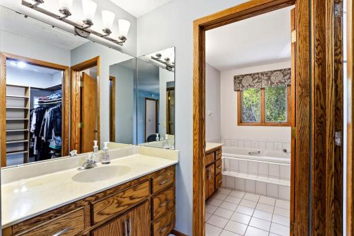Double sink, one for getting ready!
