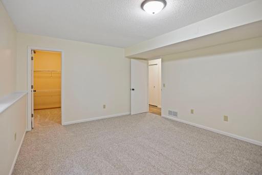 1242 Aldrich Way, Faribault, MN 55021