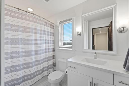 Upper level full bath.