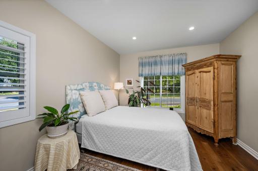 Second bedroom, ideal for guests.