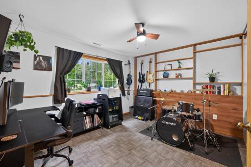 5th bdrm-lower level 2