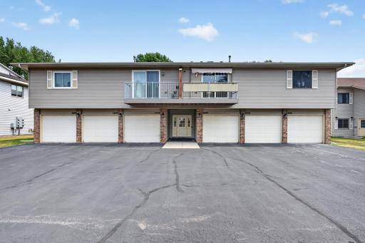 Photo for 3276 Greenbrier Street, 3276C, Vadnais Heights, MN 55127 - listing #7134905 3276 greenbrier st vadnais heights_07302026_01.jpg