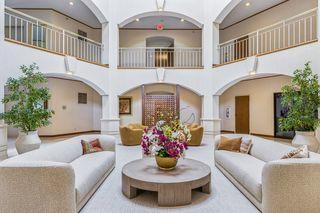 Classy, elegant entrance newly furnished!
