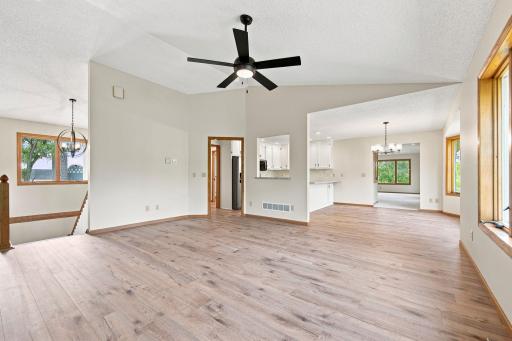 195 Medina St - Spacious Open Floor Plan