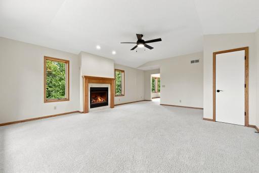 195 Medina St - Large Family Room with Cozy Gas Fireplace