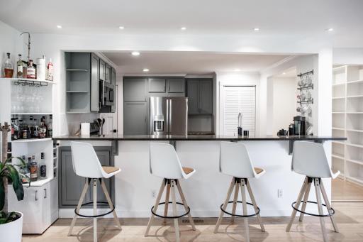 Large breakfast bar adds extra seating and counter space.