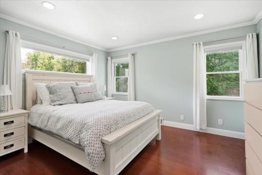 2209 Midlothian Road, Roseville, MN 55113