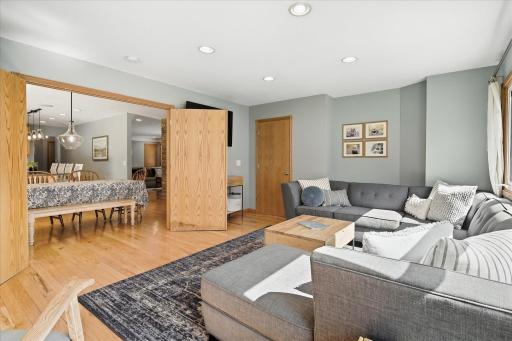 2209 Midlothian Road, Roseville, MN 55113