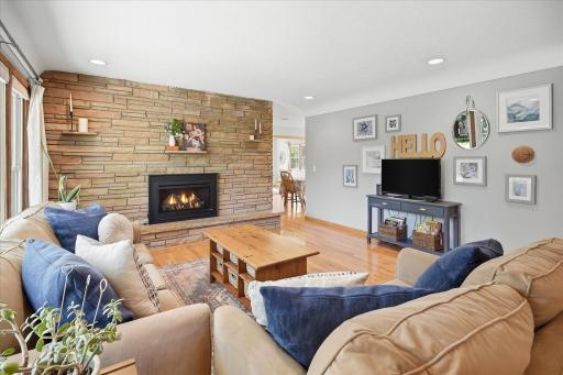 2209 Midlothian Road, Roseville, MN 55113