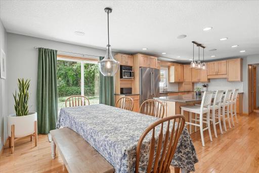2209 Midlothian Road, Roseville, MN 55113