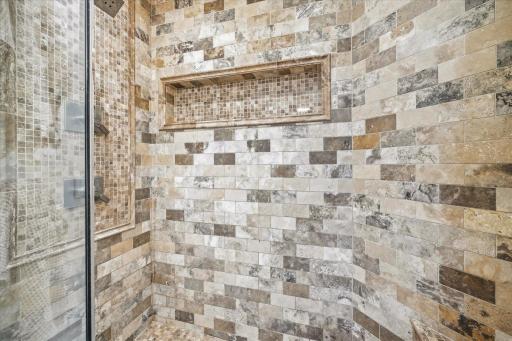 Walk in shower with dual shower heads.jpg