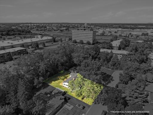 2209 Midlothian Road, Roseville, MN 55113