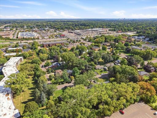 2209 Midlothian Road, Roseville, MN 55113