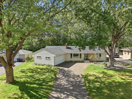 2209 Midlothian Road, Roseville, MN 55113