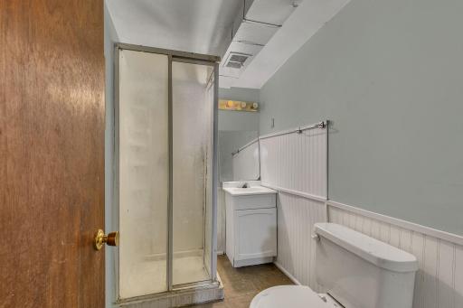 11. Bathroom 2.jpg